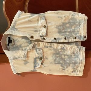 Ladies sleeveless Jean jacket, L